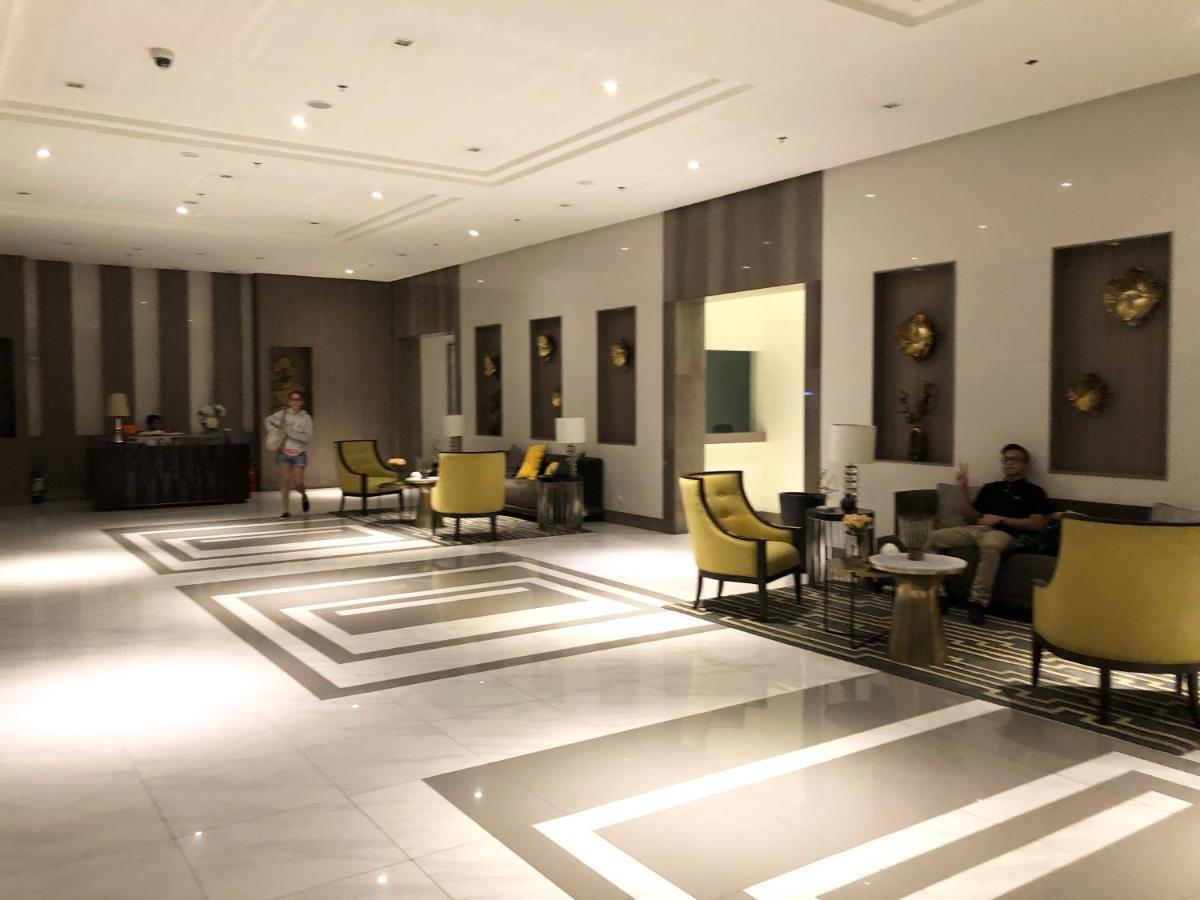 Robles' Unit At 81 Newport Boulevard Manila Esterno foto